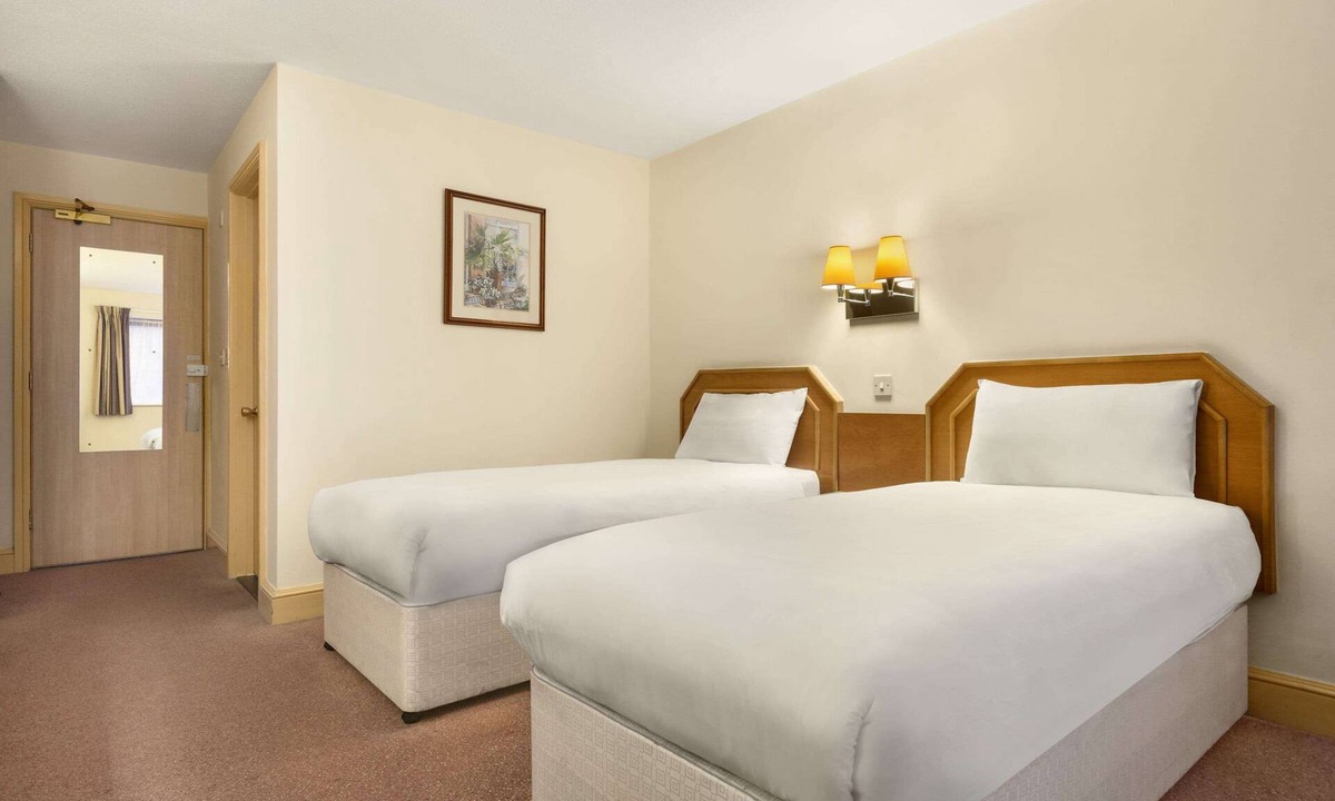 Westerham Hotel | Days Inn by Wyndham Sevenoaks Clacket Lane