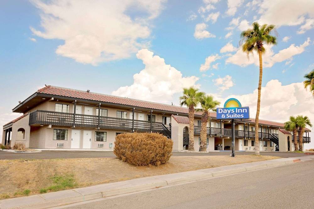 Needles Hotel | Days Inn & Suites by Wyndham Needles
