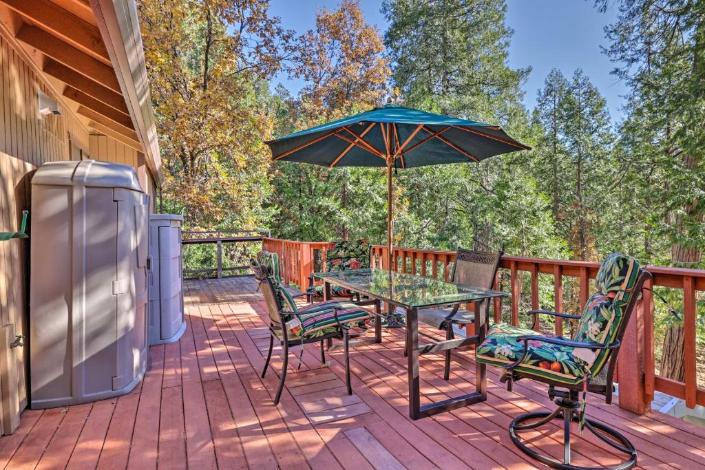 Twain Harte House | Deck with Forest Views Quiet Twain Harte Cabin!