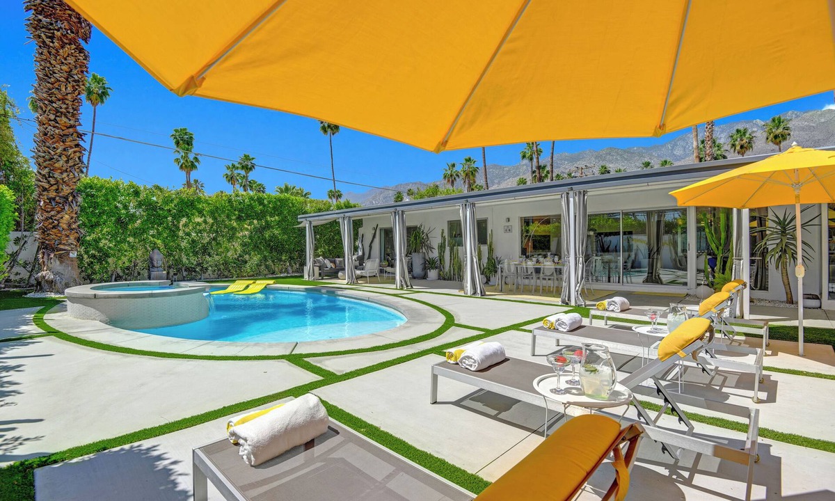Deep Well Ranch House | Deepwell Dream Home - Modern Luxury, Close to Everything, Amazing Location
