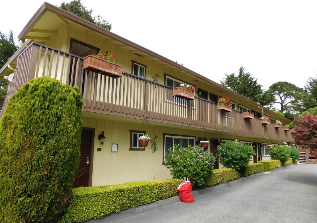 Pacific Grove Hotel | Deer Haven Inn