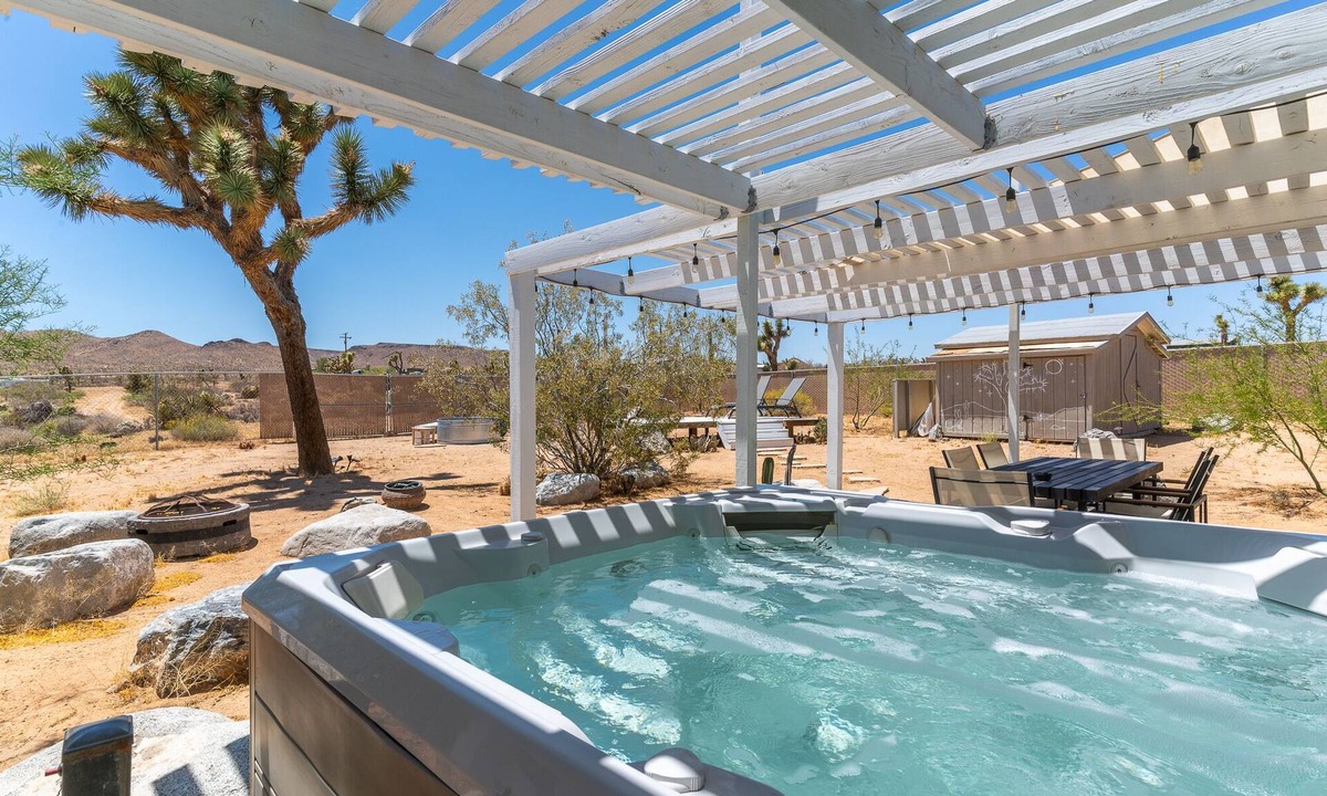 Yucca Valley House | Desert Escape: Stargazing, Pet-Friendly, Starlink