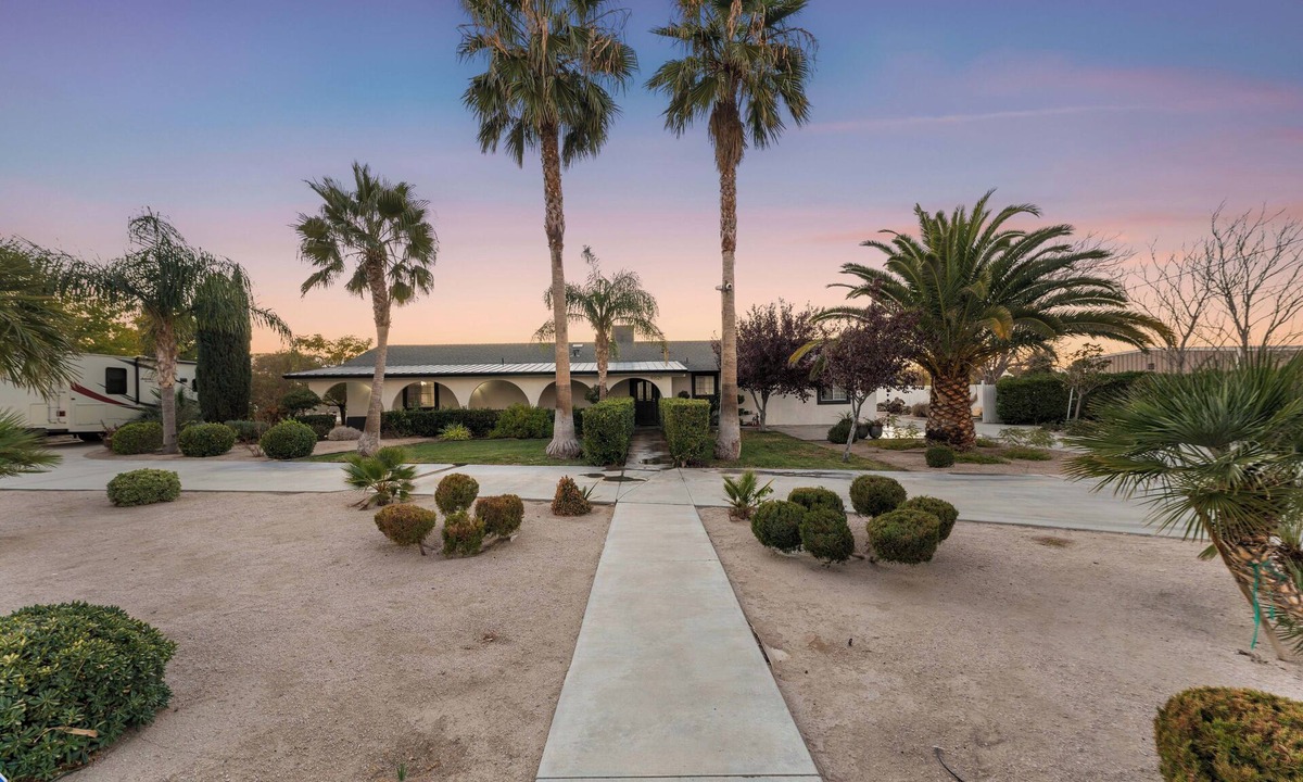 Palmdale House | Desert Oasis in the center of the city of Palmdale