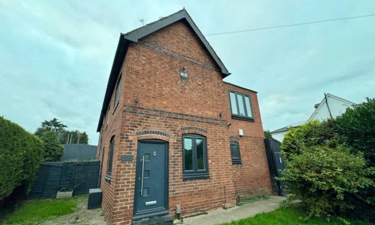 Tatenhill House | Detached 3BR Home w/Driveway Parking, 1GB WiFi