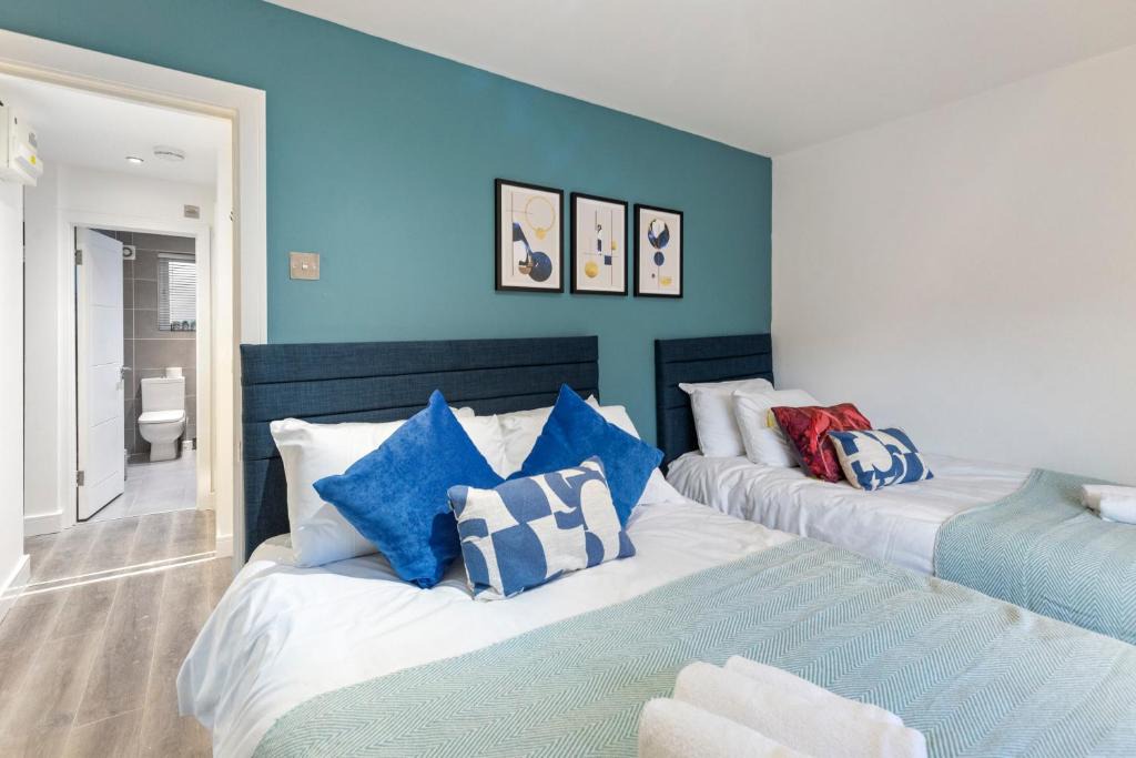 Haverstock Apartment | Diamond Suite Camden Town 3 Bedroom Sleeps 11