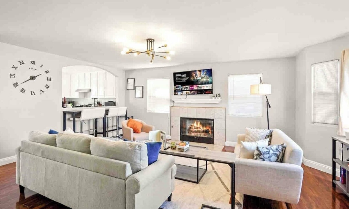 Midway City House | Disney 3BDRM Delight Retreat: Cozy Home with Foosball/Air Hockey-FamilyFriendly