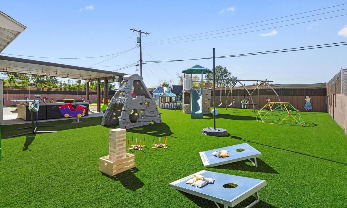Anaheim Resort House | Disneyland Dream: Arcade, Theater, Playground, Minigolf, and more!