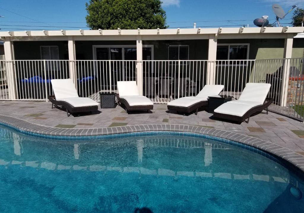 Southwest Anaheim House | Disneyland & Knotts Close! Hot Tub, Mini Golf, private pool, gameroom
