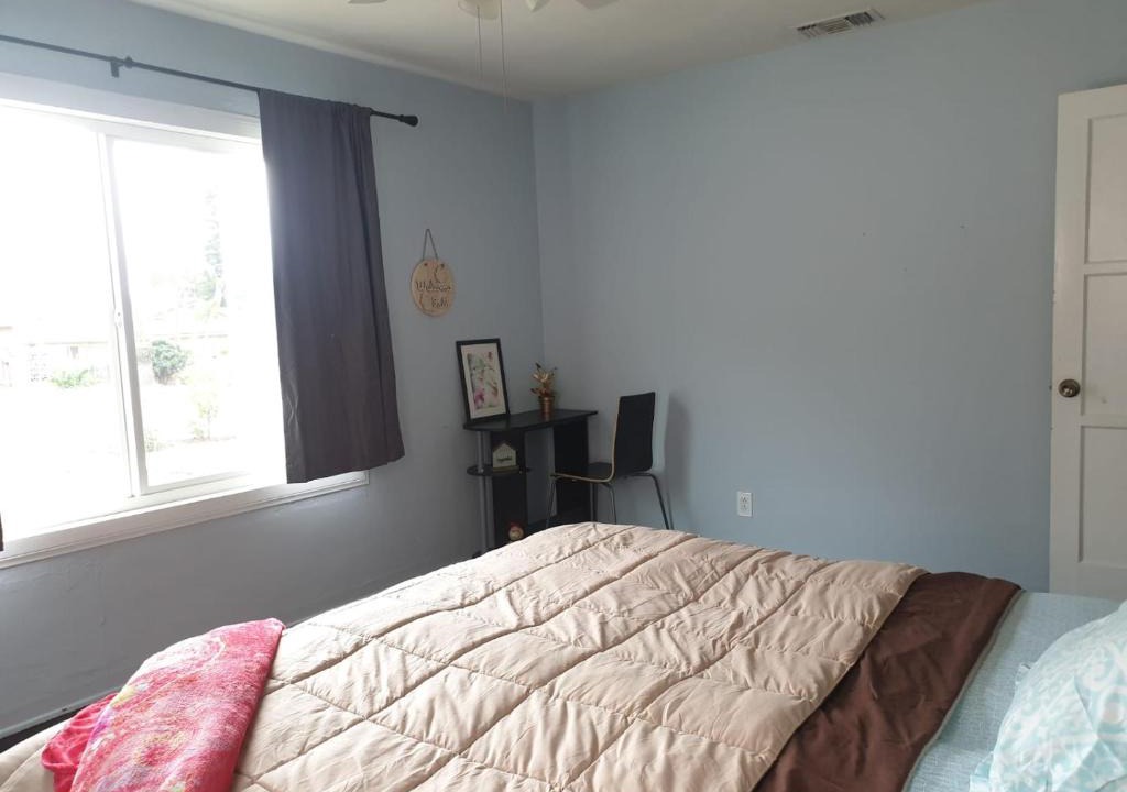 Riverside House | Double TwinBed/Private Room in a Charming bungalow