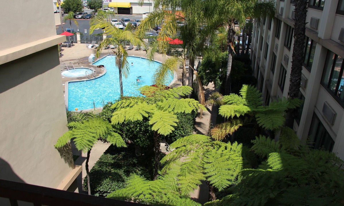 Buena Park Hotel | DoubleTree by Hilton Buena Park