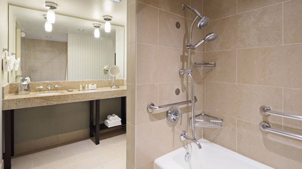 Carmel Valley Hotel | DoubleTree by Hilton Hotel San Diego - Del Mar 1 King 2 Room Pool View Suite with Sofabed