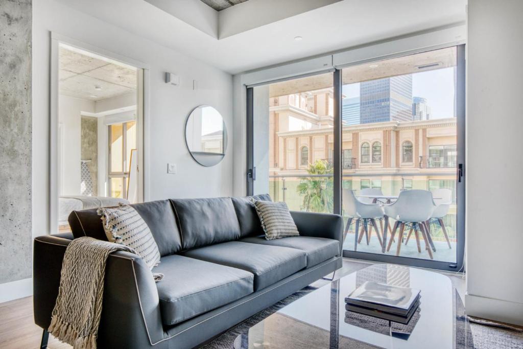 City West Apartment | Downtown 1BR w Pool Gym WD nr Staples Center LAX-556