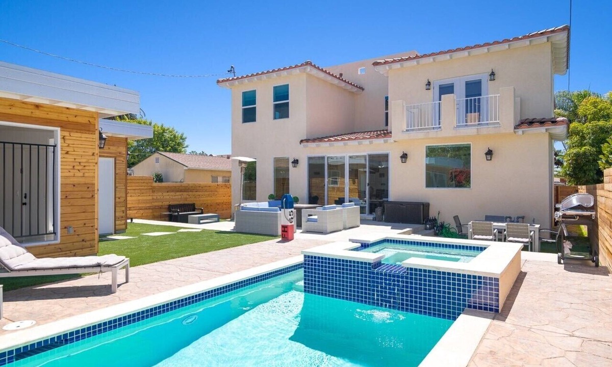 Pacific Beach House | Dream vacation beach home 5 blocks from beach!