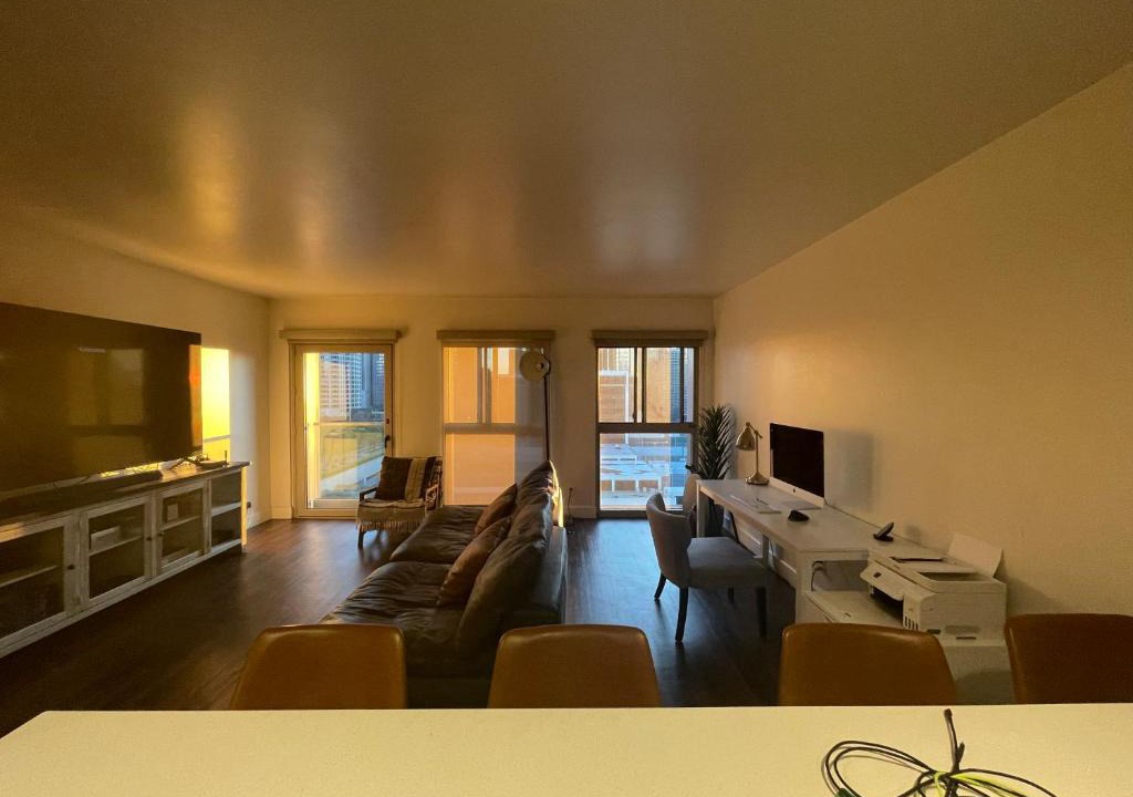 Bunker Hill Apartment | DTLA Apartment With an Amazing View