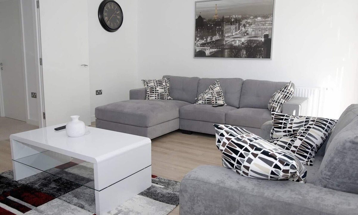Canning Town House | East Central London 3-Beds, Sleeps 6, Pet Friendly