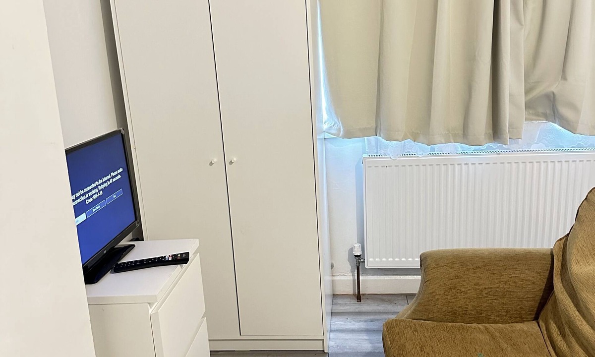 Eltham West House | Ebehi Inn