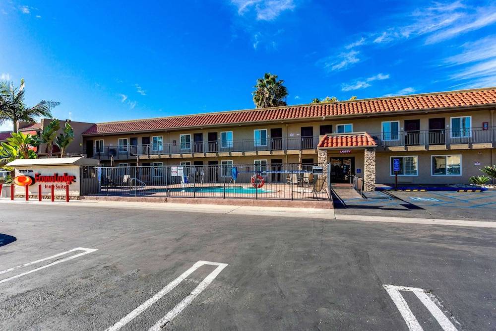 Central Escondido Hotel | Econo Lodge Inn & Suites Escondido Downtown