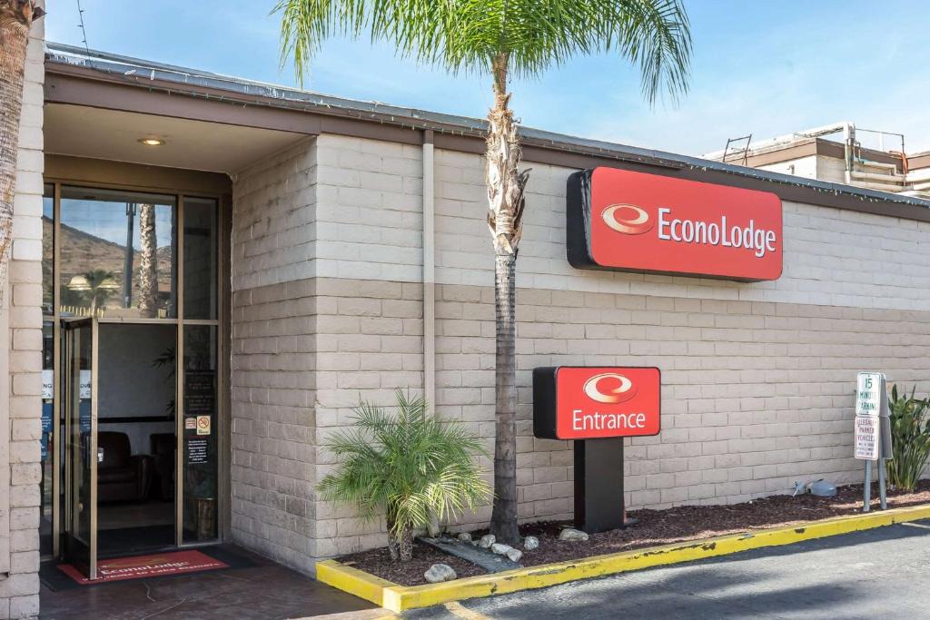 Lake Elsinore Resort | Econo Lodge Lake Elsinore Casino