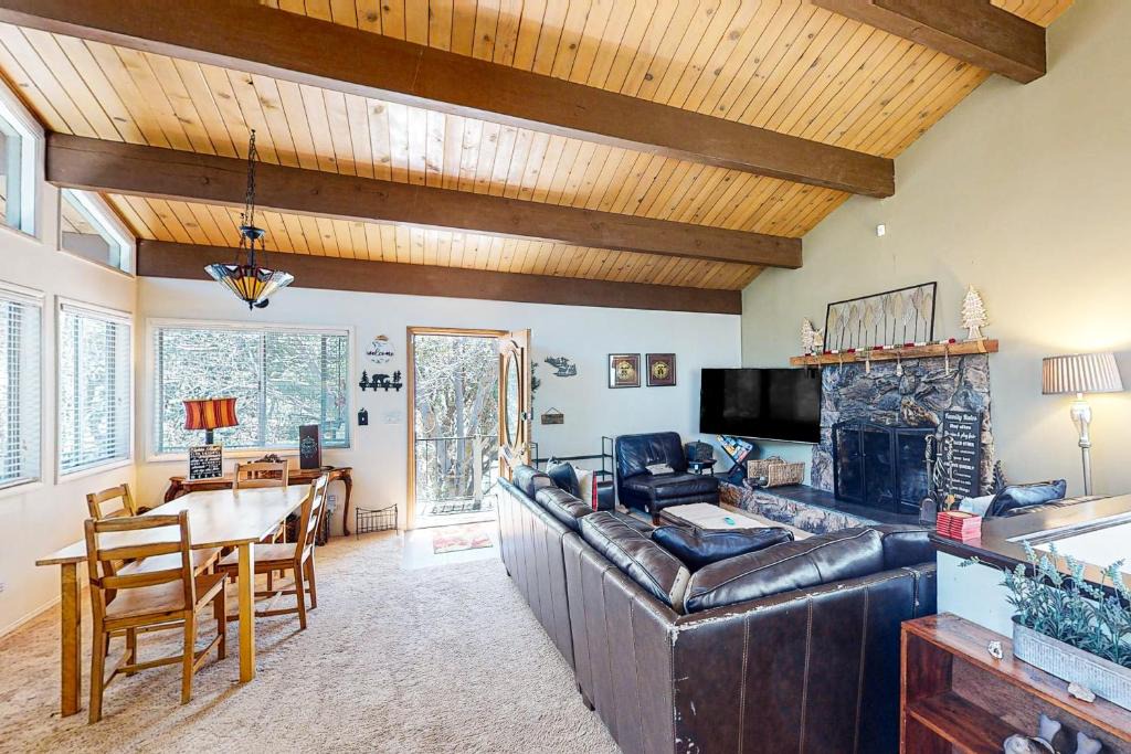 Crestline House | Edelwiess Wonder