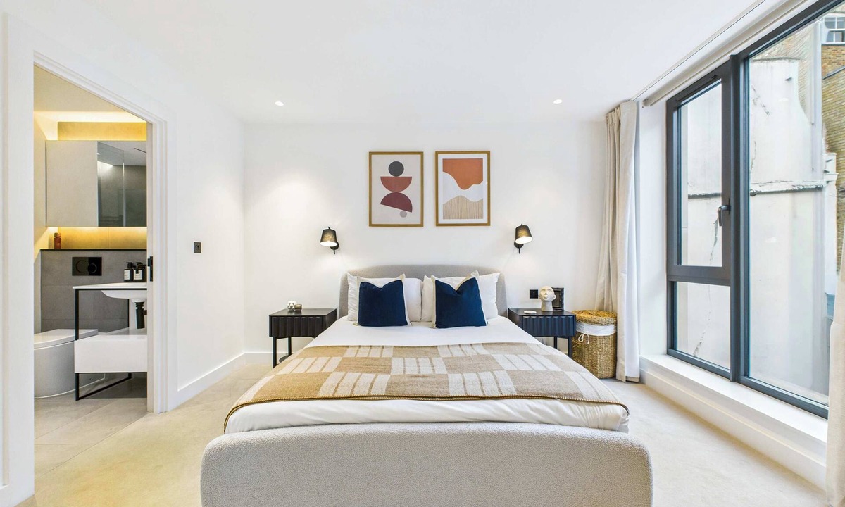 Chaucer Apartment | Edgy & Modern Terrace Apartment by Borough Market