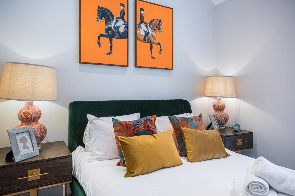 Brompton & Hans Town House | Elegant 2 Bedroom Knightsbridge Mews House near Harrods
