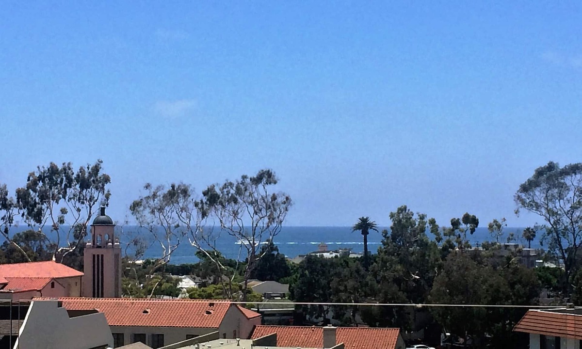 Laguna Beach House | Elegant and Contemporary Downtown Home with Cozy Feeling and Private Pool