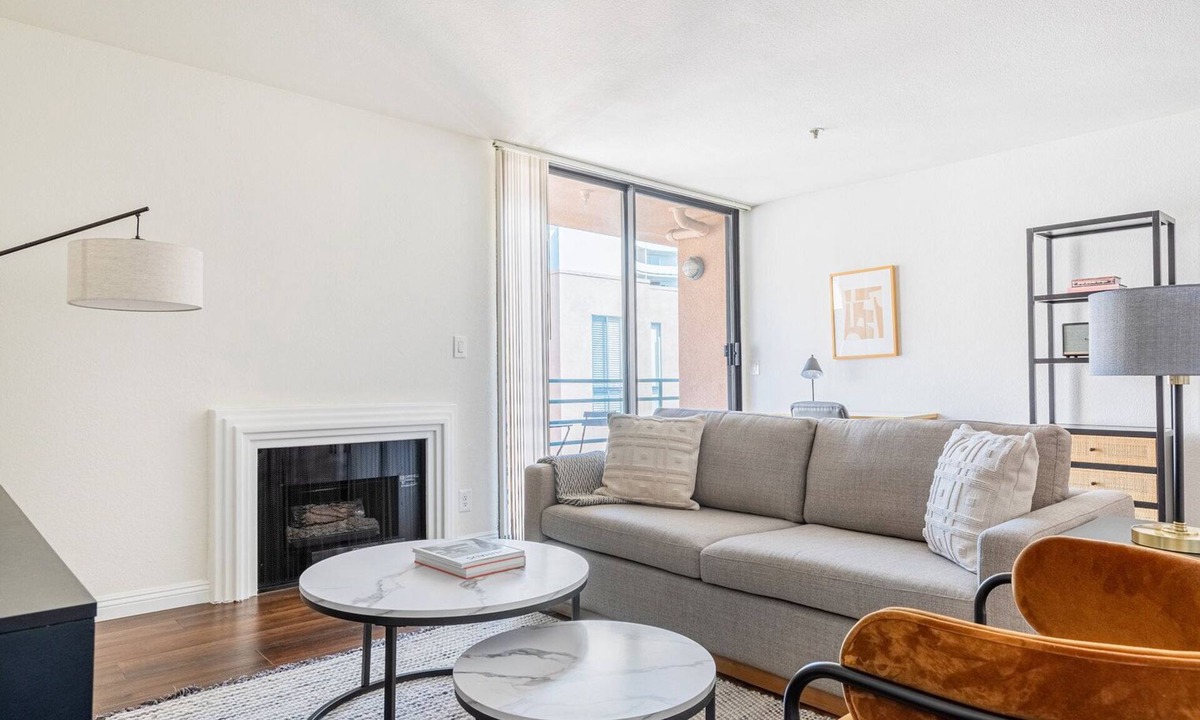 Hollywood Hills West Apartment | Elegant Hollywood 1BR w/Pool, walk to metro, restaurants, by Blueground