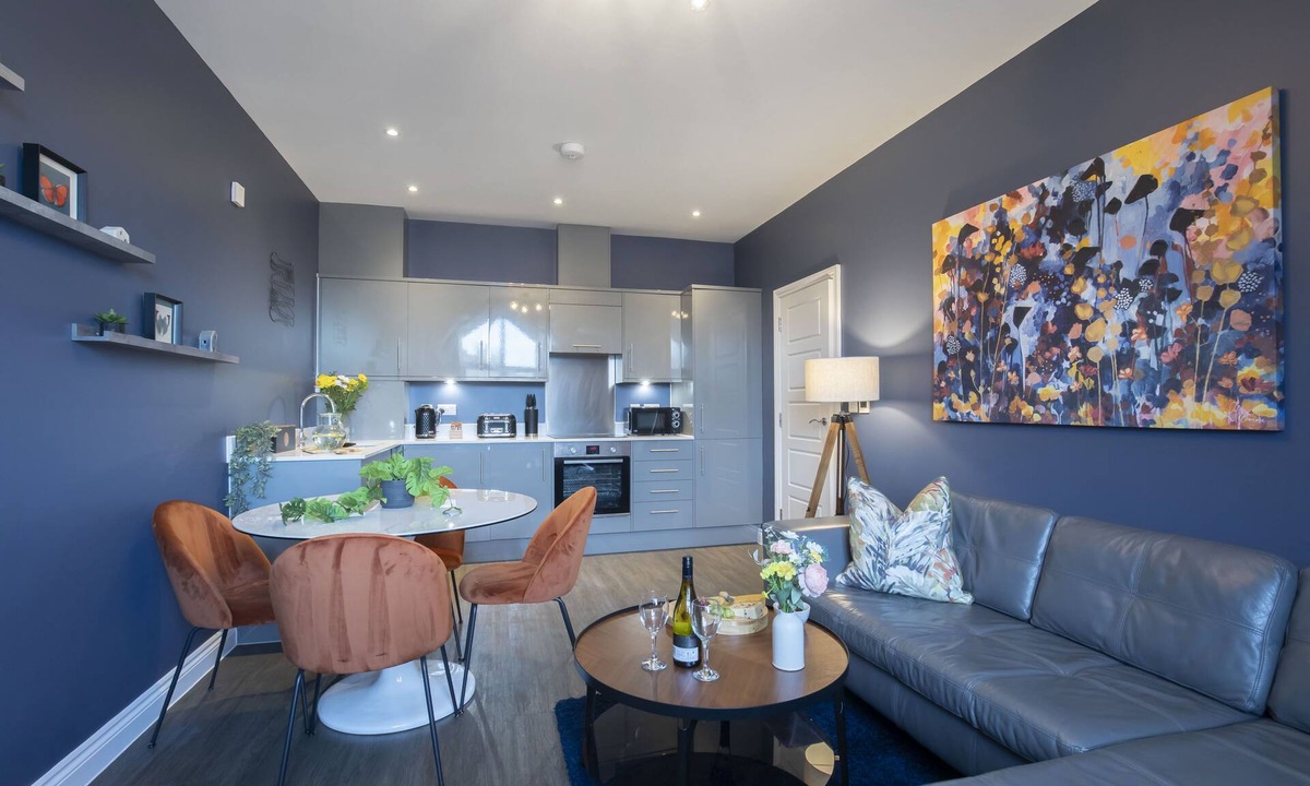 Gloucester Apartment | Elliot Oliver - Loft Style 2 Bedroom Apartment With Parking In The Docks