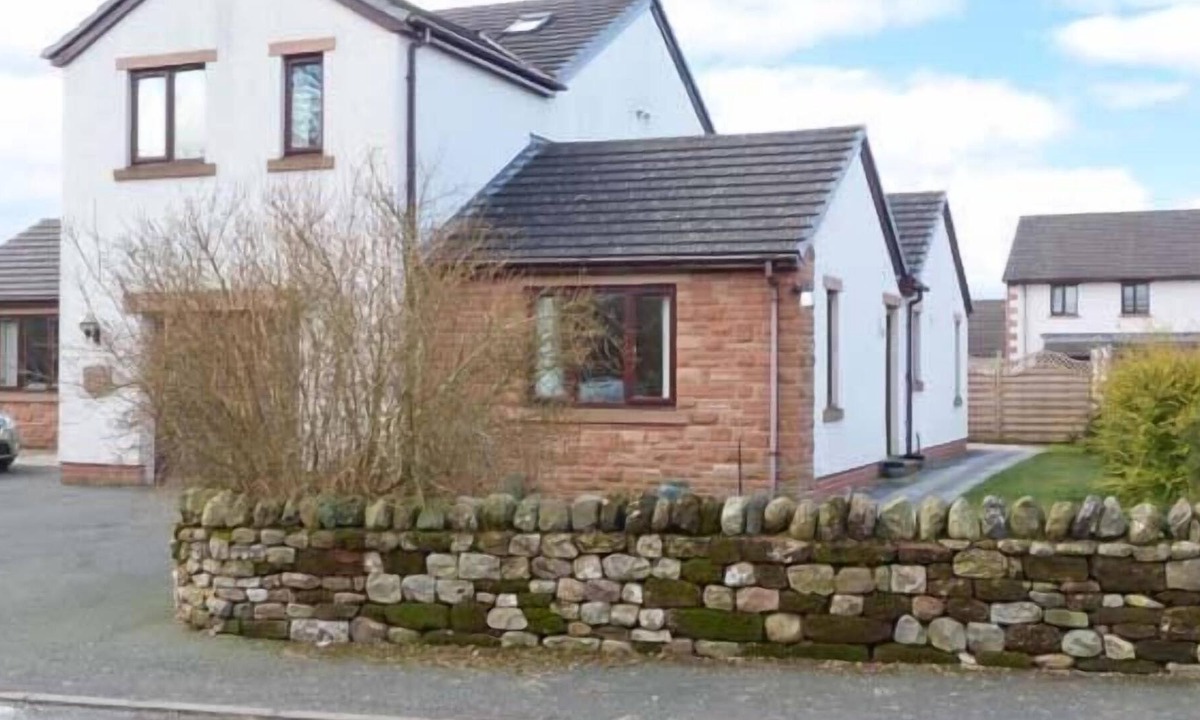 Long Marton Cottage | ELM TREE COTTAGE, pet friendly in Appleby-In-Westmorland