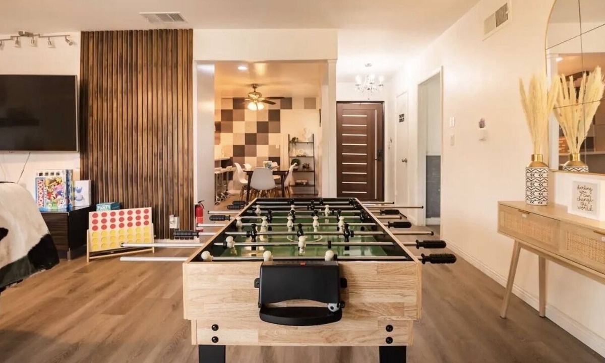 Huntington Beach House | 𝙴𝚗𝚌𝚑𝚊𝚗𝚝𝚎𝚍 𝟺𝙱𝚁/𝟸𝙱𝙰 𝚐𝚞𝚎𝚜𝚝𝚑𝚘𝚞𝚜𝚎 𝚗𝚎𝚊𝚛 𝙳𝚒𝚜𝚗𝚎𝚢, 𝙱𝚎𝚊𝚌𝚑𝚎𝚜