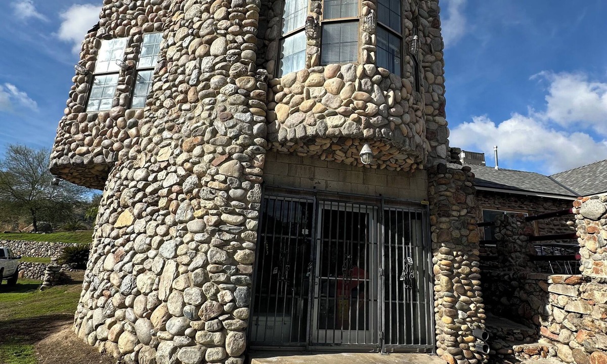 Springville Other | Enchanting Castle with Nature View to Relax