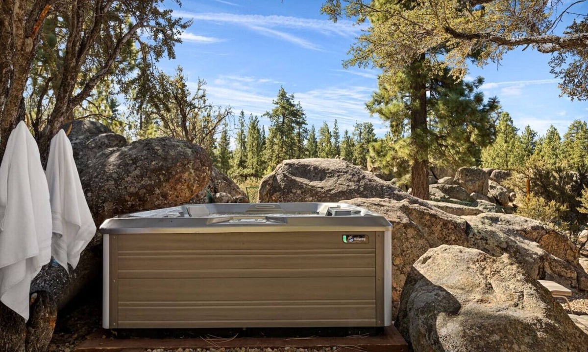 Eagle Mountain Estates Cabin | Enchanting Snow Escape | Hot Tub & Game Room