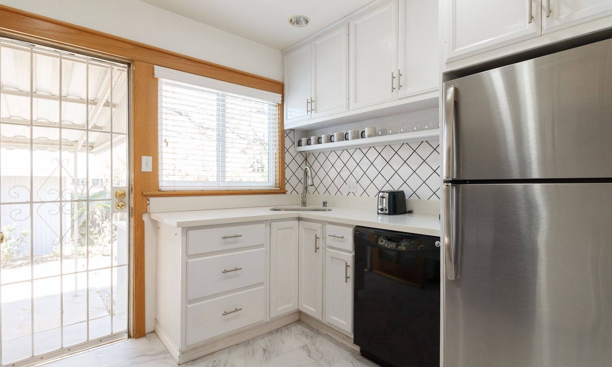 Encino House | Encino Charmer with large Backyard
