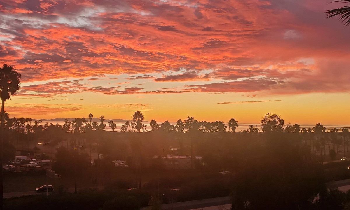 Ventura House | Enjoy One Of The Best Sunsets In Ventura! Spacious 3 Bedroom Fantastic view