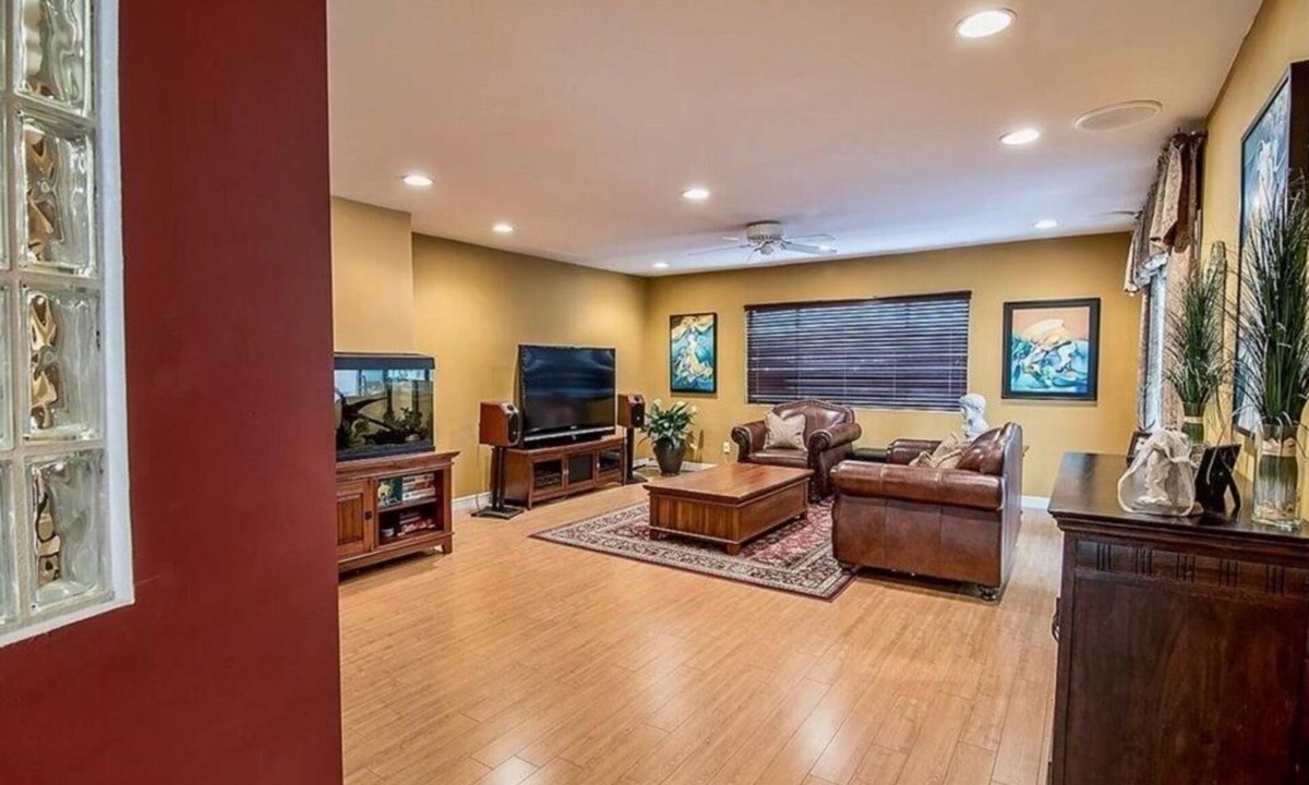 Toluca Lake Condo | Entire 1bd Cozy Condo with Patio. Fully furnished