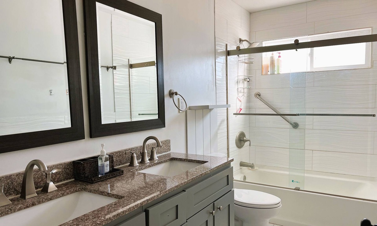 Lake Elsinore House | Entire Gated House Lake Elsinore, CA - 5min to Launch Pointe Park