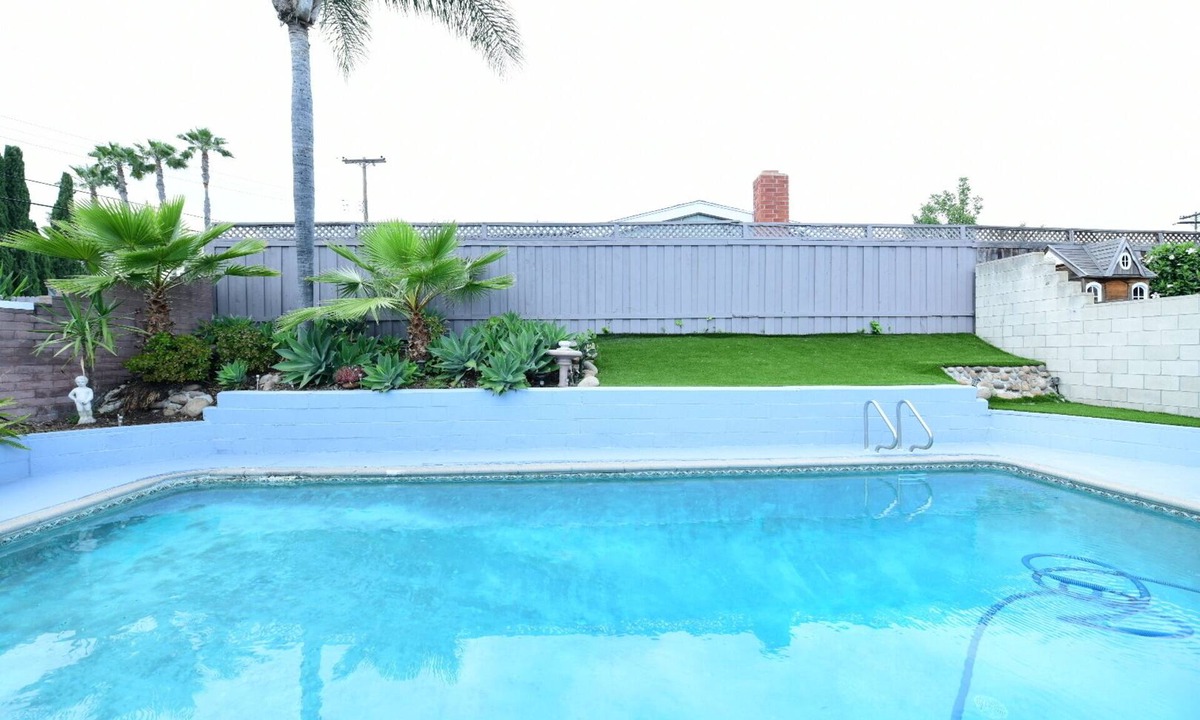 Serra Mesa House | Entire home, Pool, Free Parking, WiFi, Pets are allowed