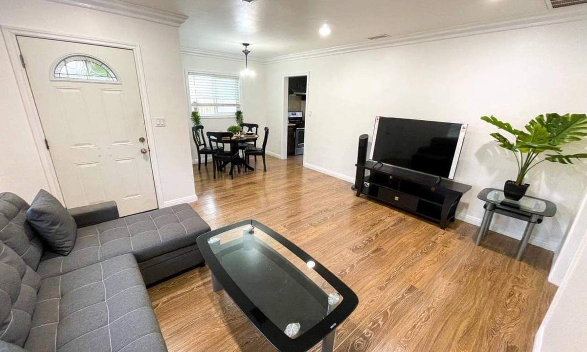 El Monte House | Entire Remodeled House 2B1B in LA w/self check-in