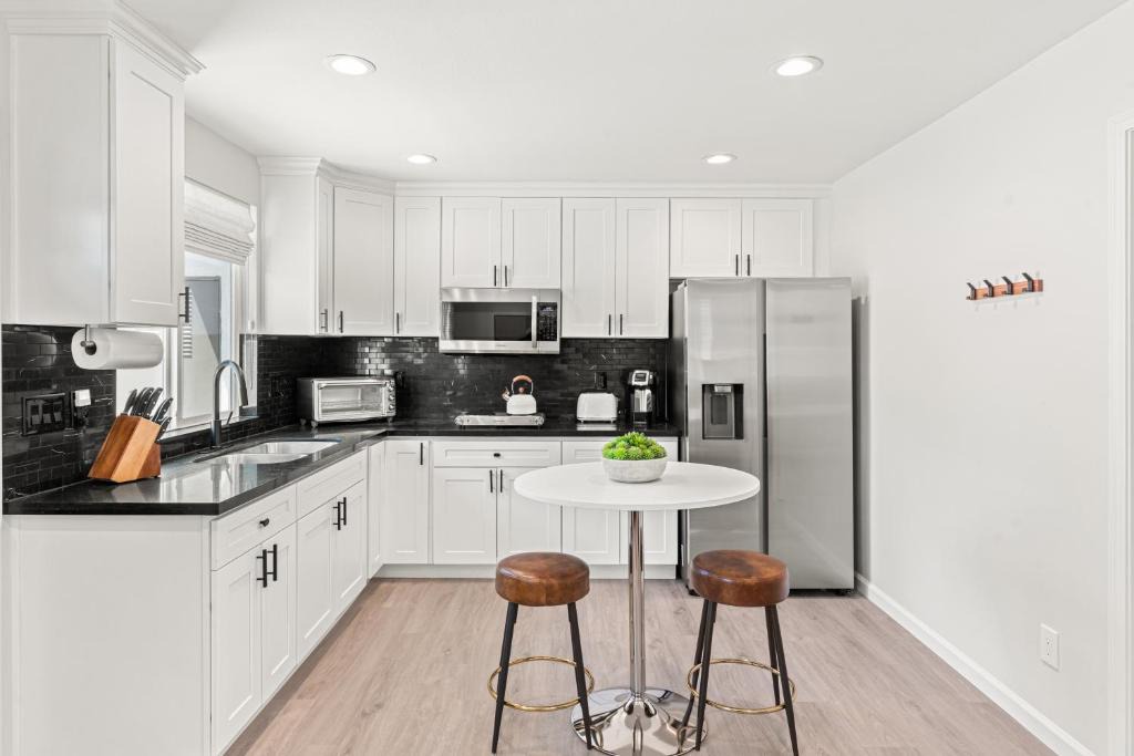 Thousand Oaks Apartment | Estepa Unit #2 By Pmi