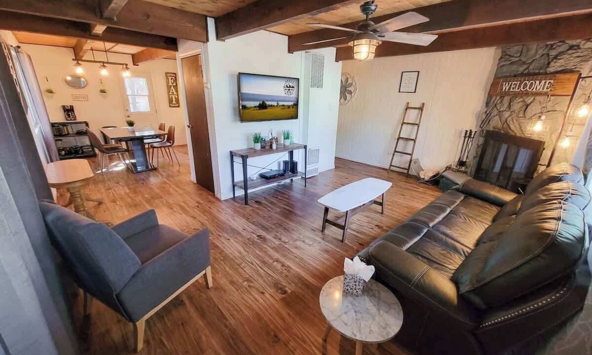 Big Bear Lake House | Esterly Hideaway Spa Fenced Yard Firepit