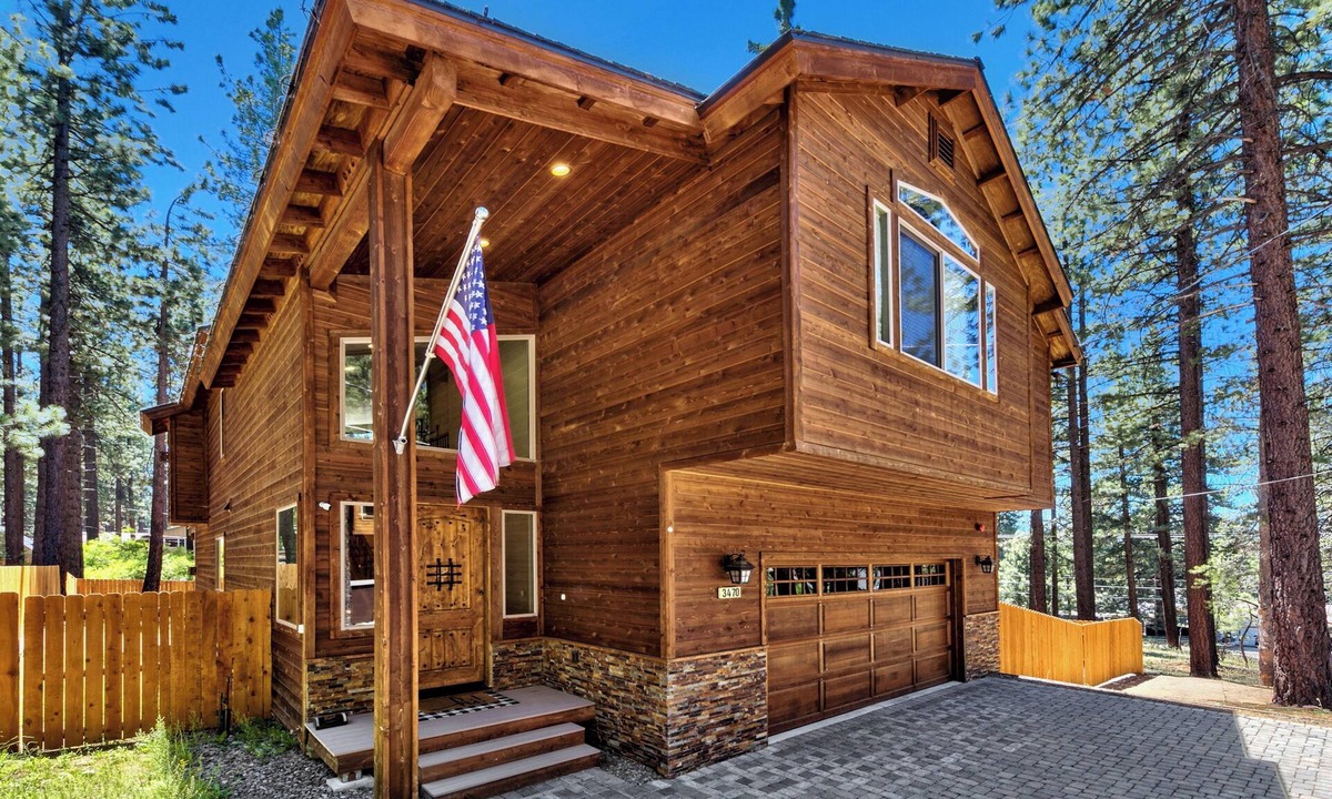 Rancho Bijou House | Evergreen Elegance: Boat Parking, Close to Lifts, Lake & Trails