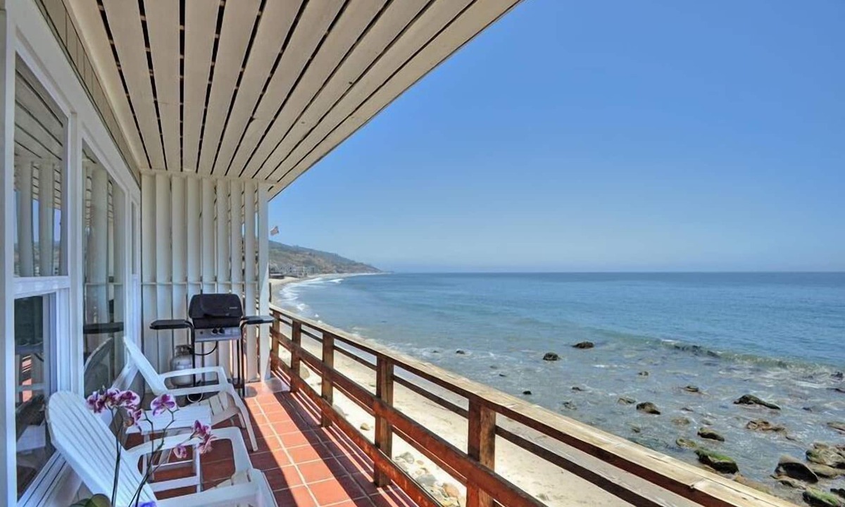Eastern Malibu Apartment | Exclusive Oceanfront Cottage on Dry Sandy Carbon Beach - Seal