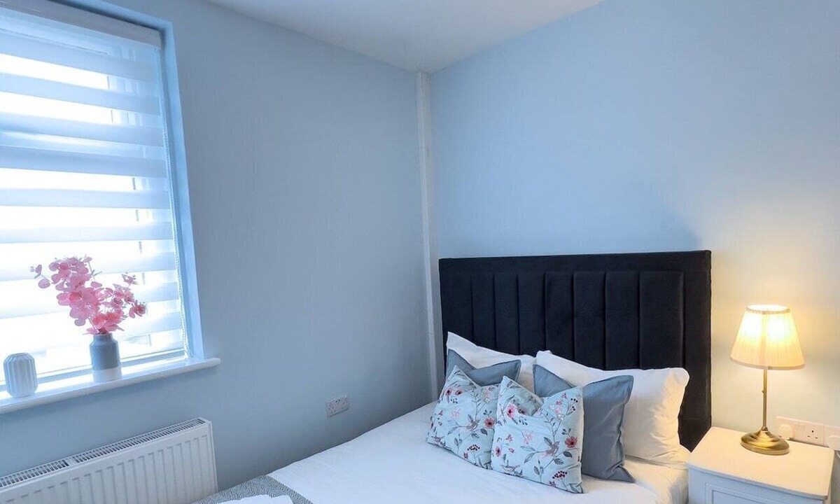 Somers Town Apartment | Exquisite Double 2 Person Studio in Camden Town