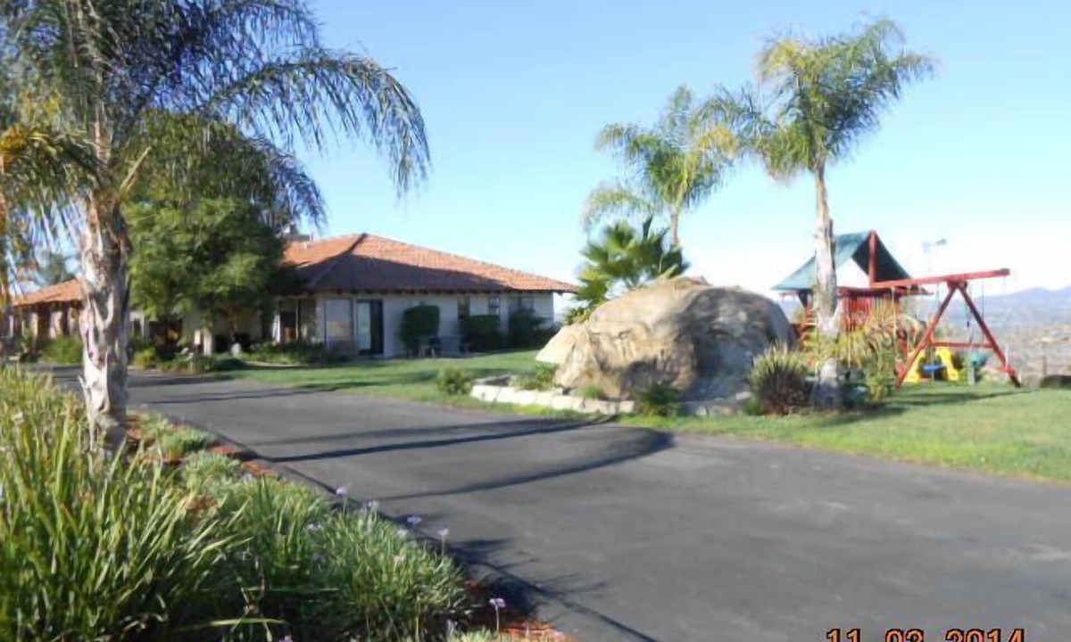 Escondido House | FABULOUS 360 VIEW, beautiful 4000 sf home & pickleball 30 + days stay required.