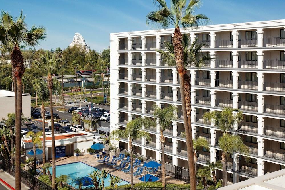 Anaheim Resort Hotel | Fairfield by Marriott Anaheim Resort