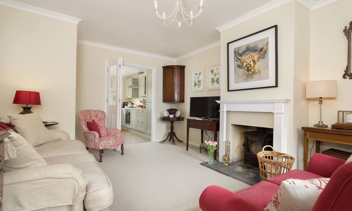 Moreton-in-Marsh House | Fairfields, Moreton-in-Marsh, sleeps 6 guests in 3 bedrooms