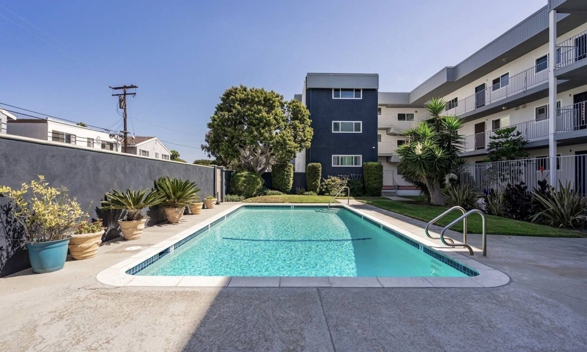 South Redondo House | Fall Special! Stunning Modern Luxury Condo - Gym, Pool, Steps to Hermosa