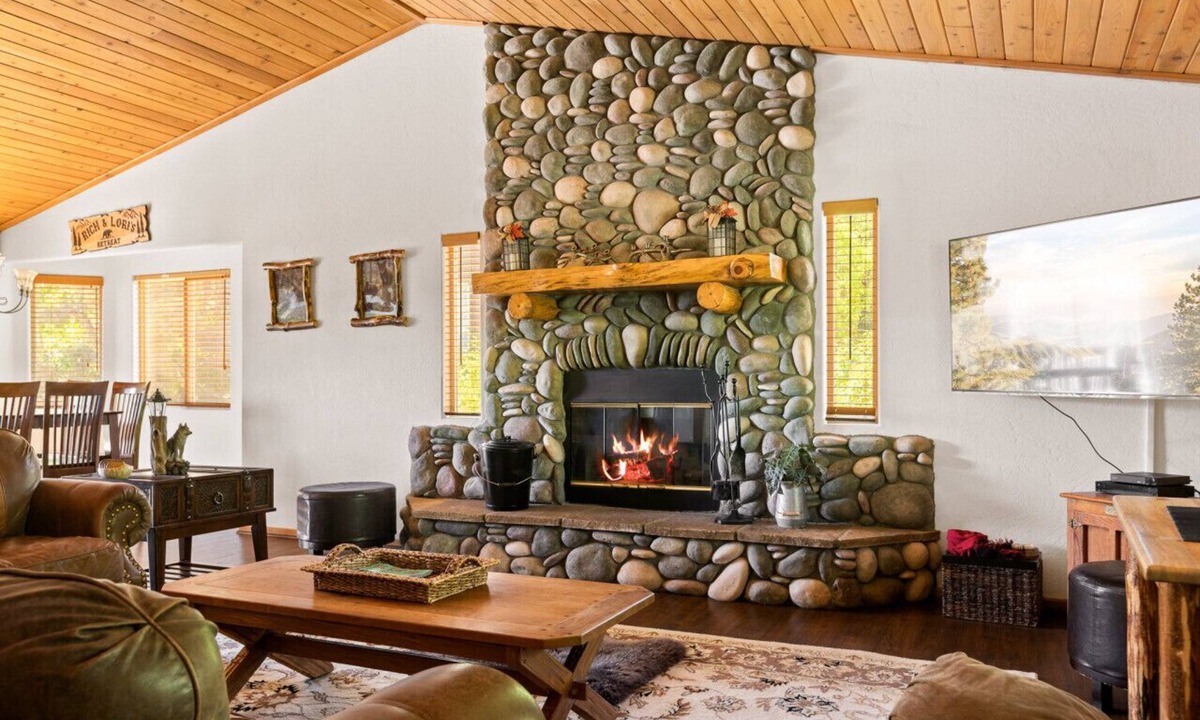 Castle Glen Estates Cabin | Fallen Leaf Hideaway Castle Estate + Games