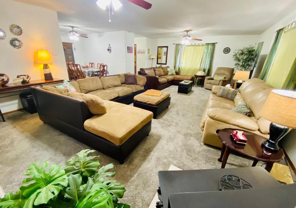 North Auburn House | Family friendly, 3 bedroom house, with king bed for up to 15 - BBQ - Internet - jet tub