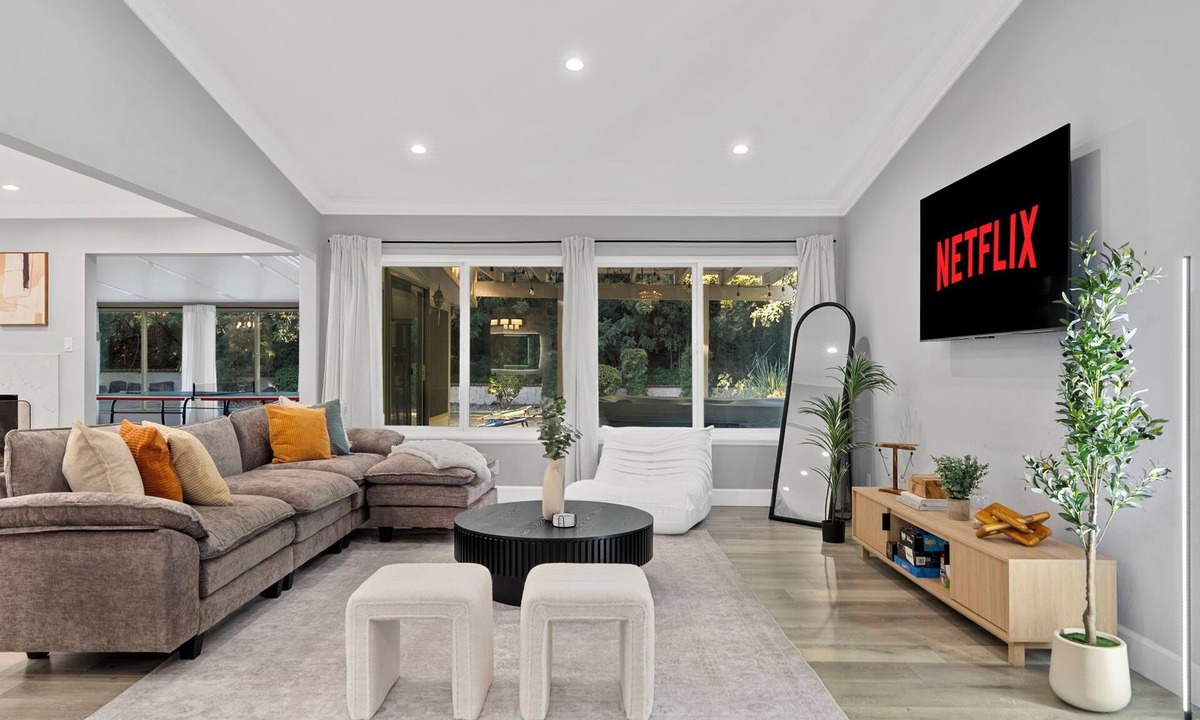 Fullerton House | Family Friendly Modern Luxury SoCal Hot Tub Retreat - Minutes from Disneyland